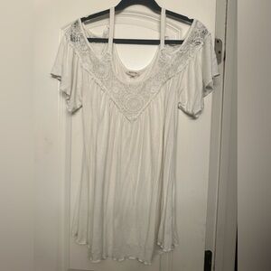 Women’s Paper + Tee White Cold Shoulder Flutter Sleeve Blouse (My23)